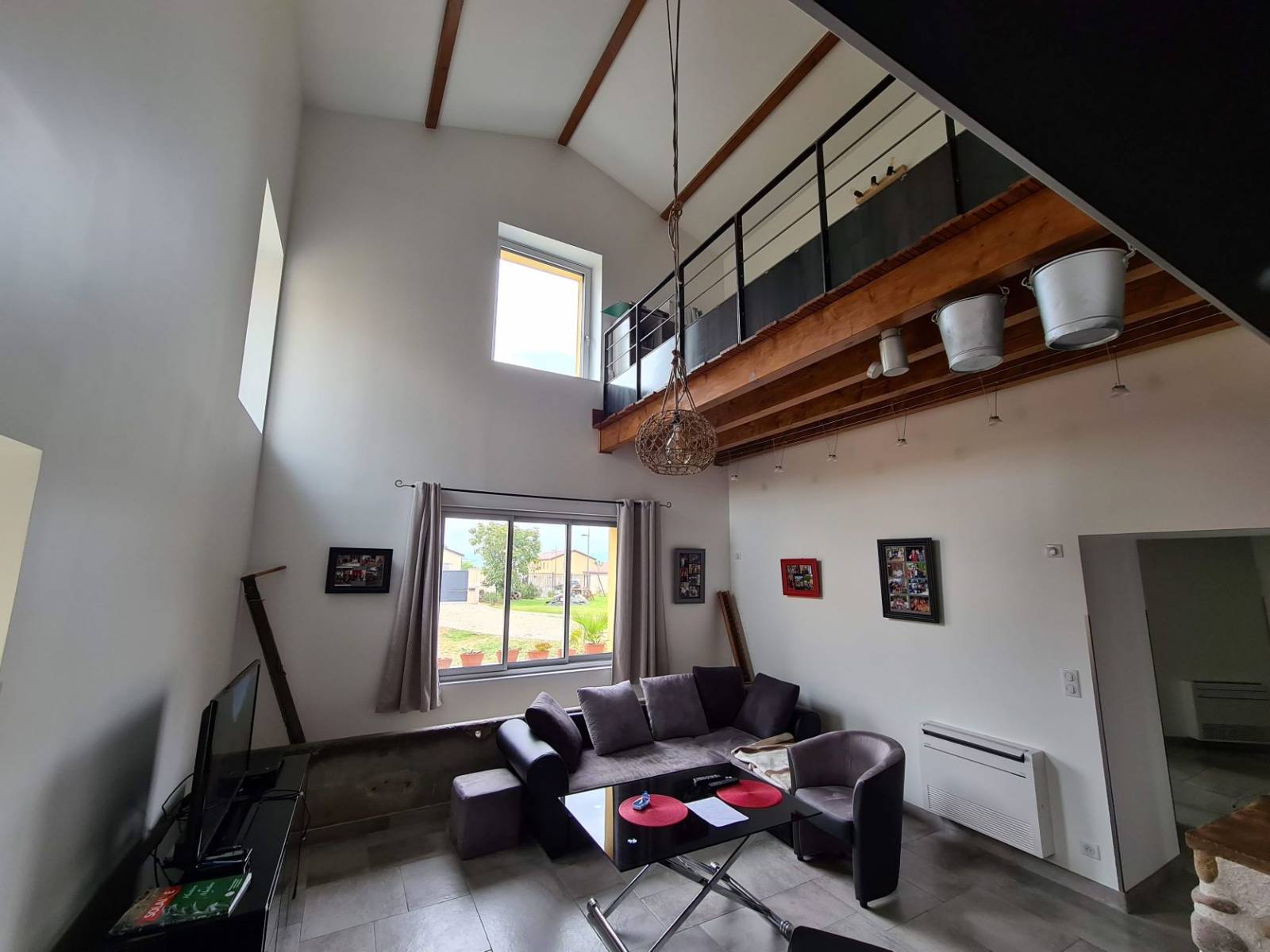 Pose de fenêtre alu coulissante à Tartaras près du Pilat dans la Loire (42)