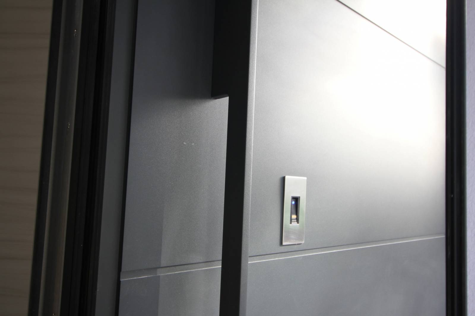 Choisir une serrure pour porte d entrée à empreinte digitale pour une maison située à Ecully dans l Ouest Lyonnais proche des Monts d Or (69)