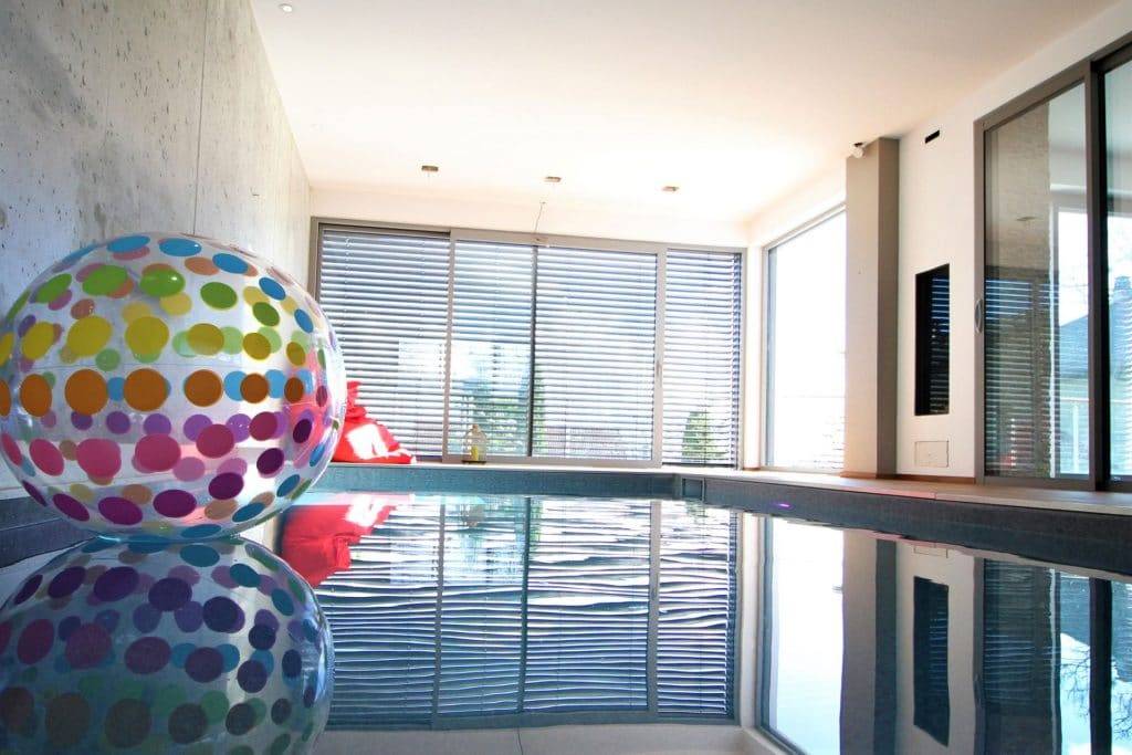 Vente et installation de brises-soleil orientables BSO pour baie vitrée ou fenêtre à Brignais et le secteur de Craponne