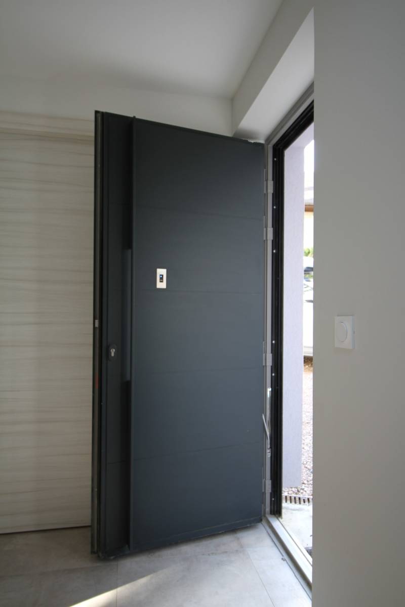 Serrure porte d entrée empreinte digitale Ecully Ouest Lyonnais proche Monts d Or 69