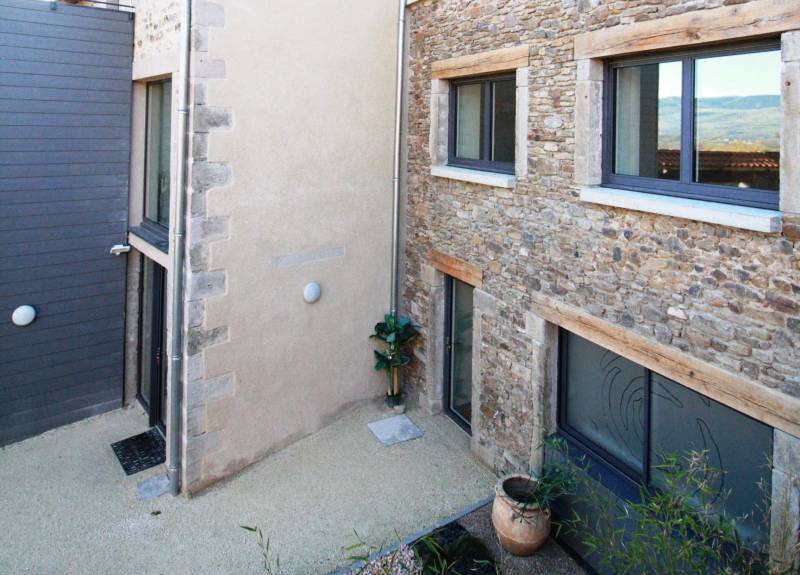 Pose de fenêtres pour bien isoler une vieille bâtisse dans les Mont d’Or à côté de Lyon ?