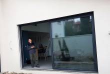 Installation de portes fenêtres coulissantes pour terrasses, balcons et jardins à Mornant et la région de Saint-Genis-Laval