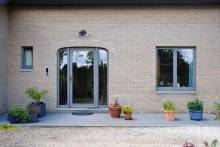 Notre zone d'activité pour ce service Vente de porte d'entrée contemporaine avec serrure 5 points, vitrage intégré et design élégant au meilleur rapport qualité-prix